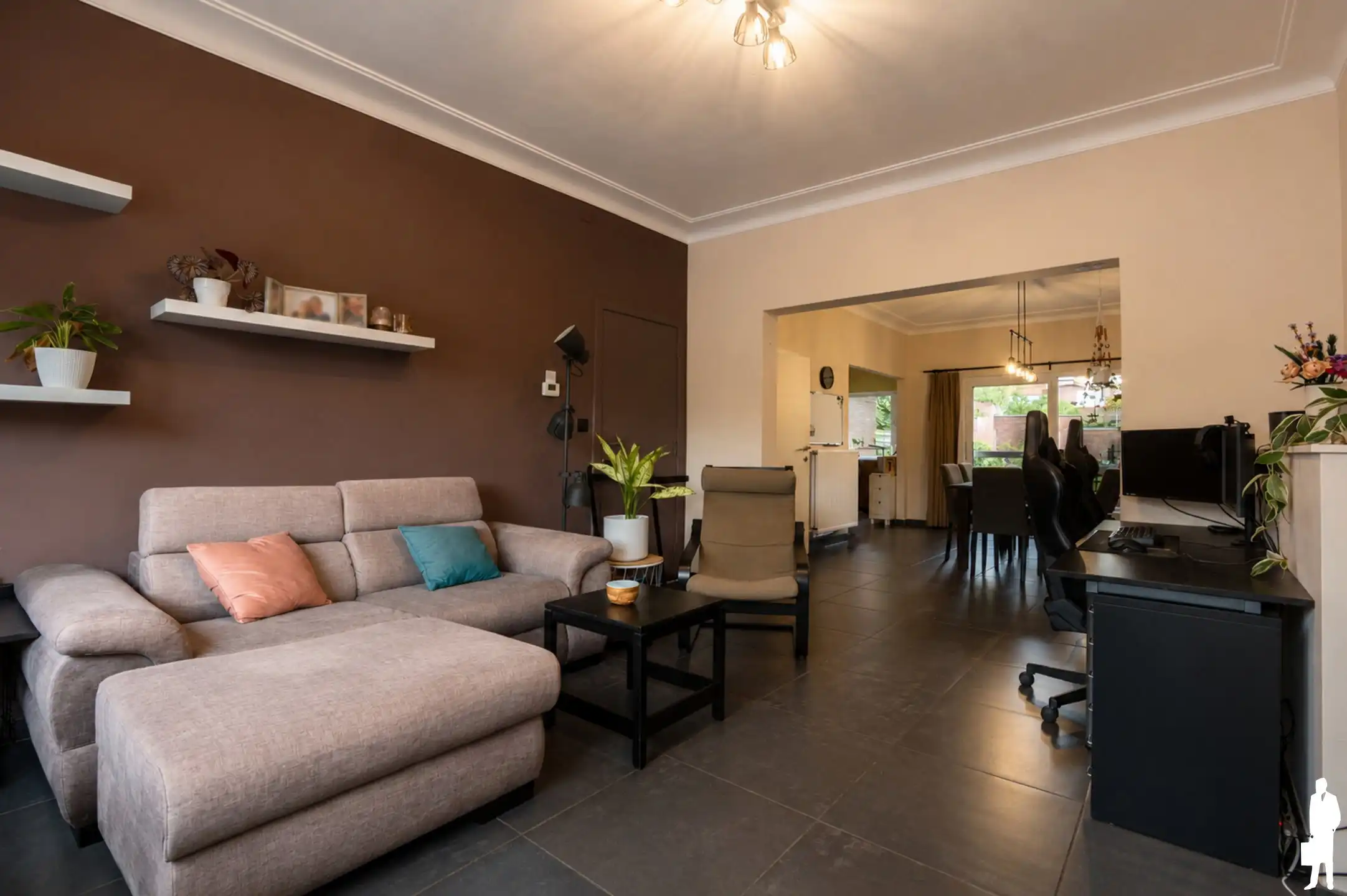 Gelijkvloers app. van ca. 110 m² met 2 slpks en staanplaats foto 8