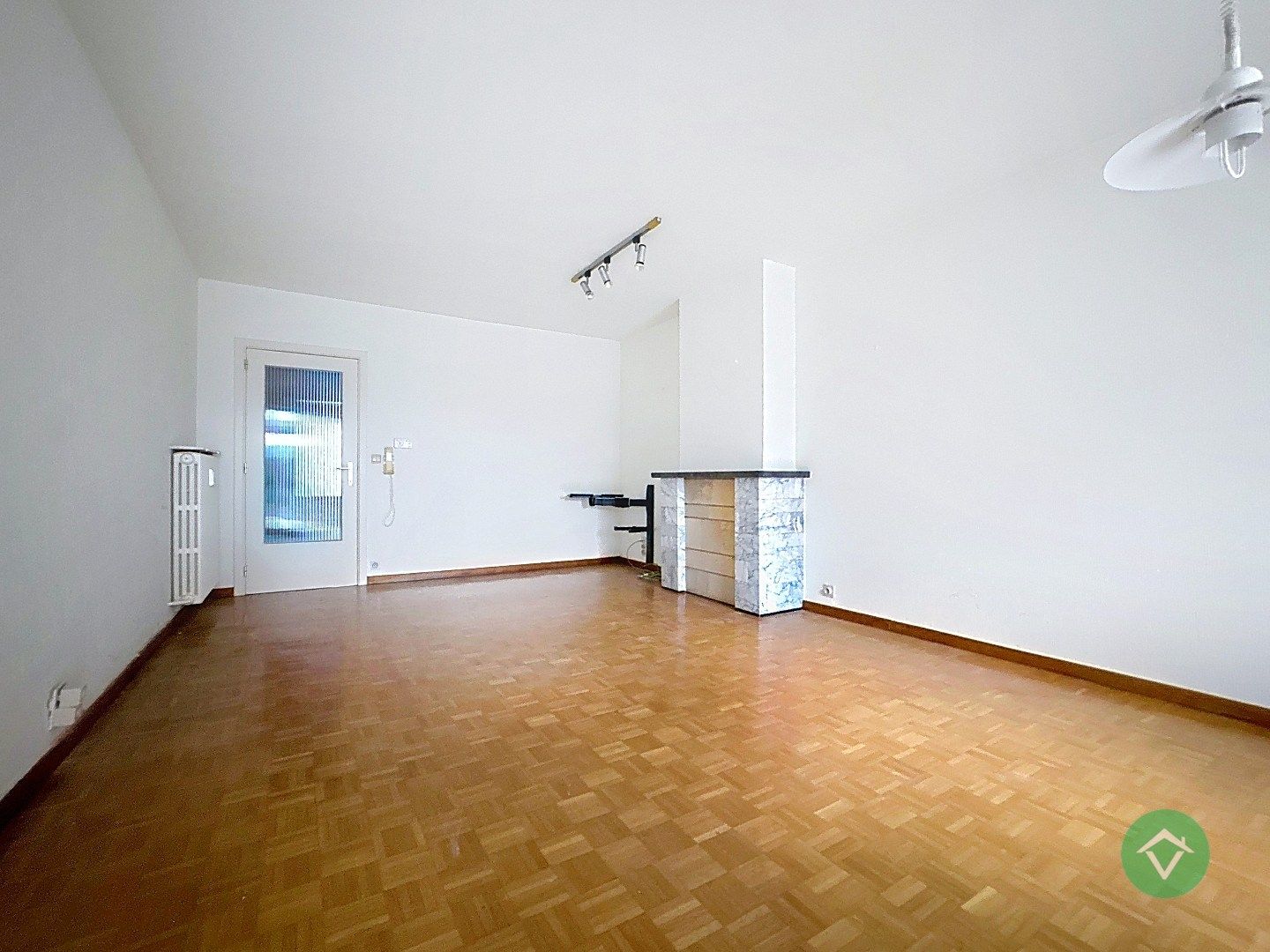 Gelijkvloers appartement met autostandplaats en garage te Roeselare  foto 2