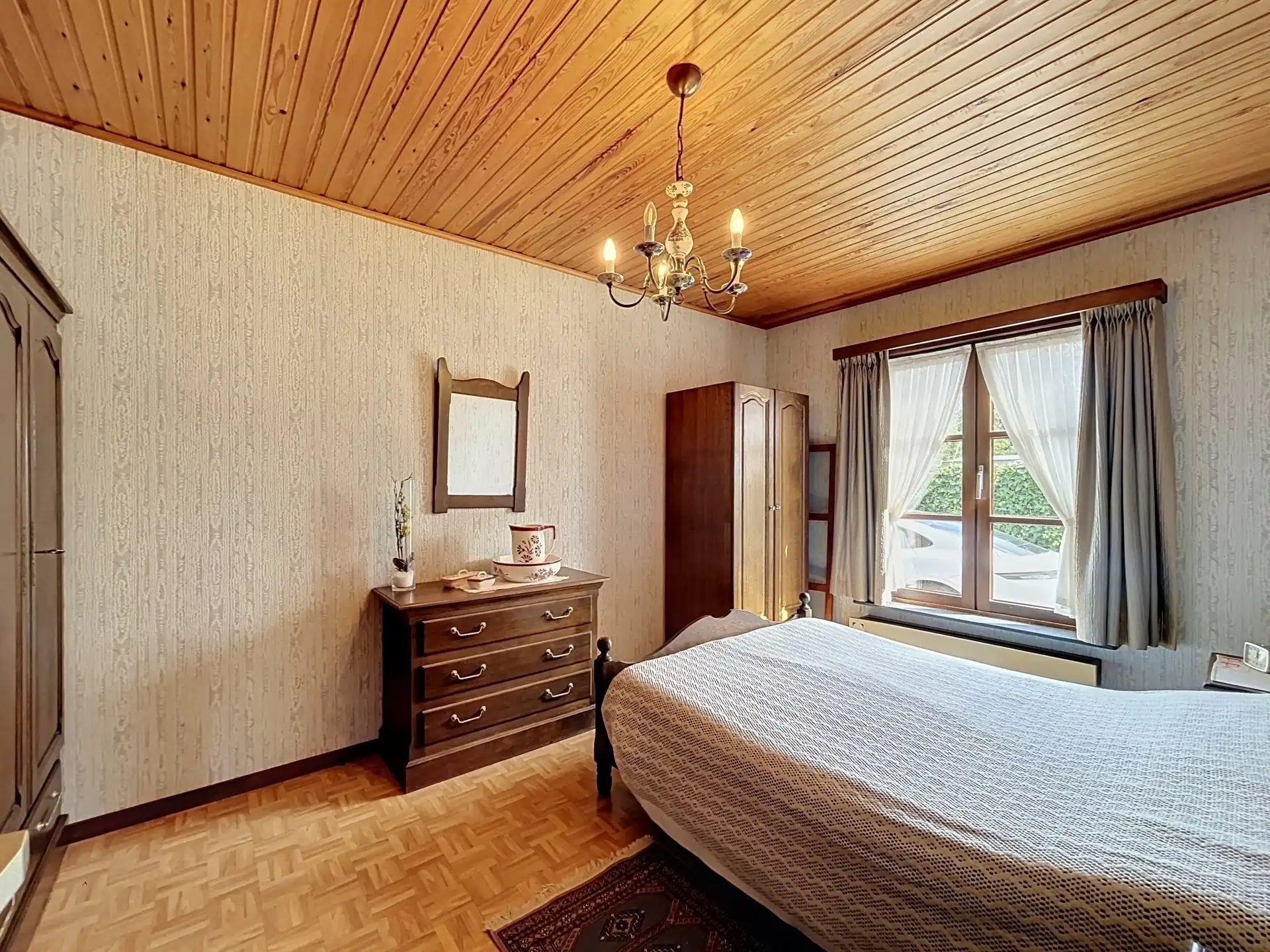 open bebouwing met 3 slaapkamers en garage op perceel van 1808m² foto 6