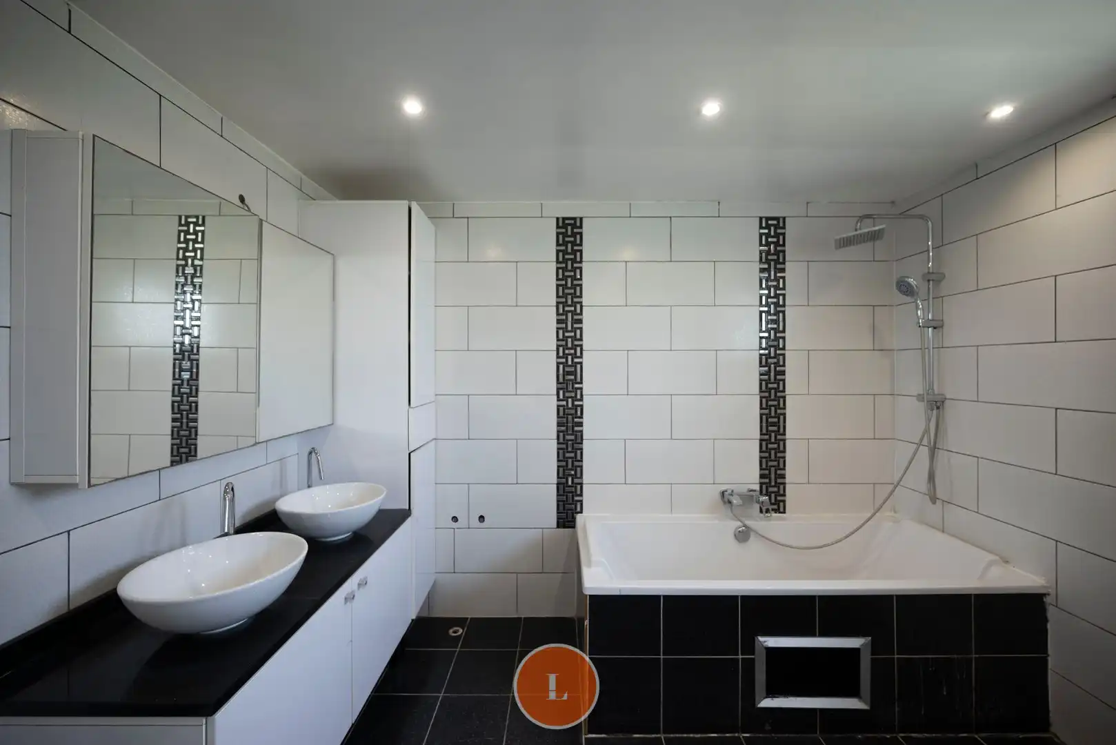 Huis met 4 slaapkamers te koop in centrum Menen foto 8