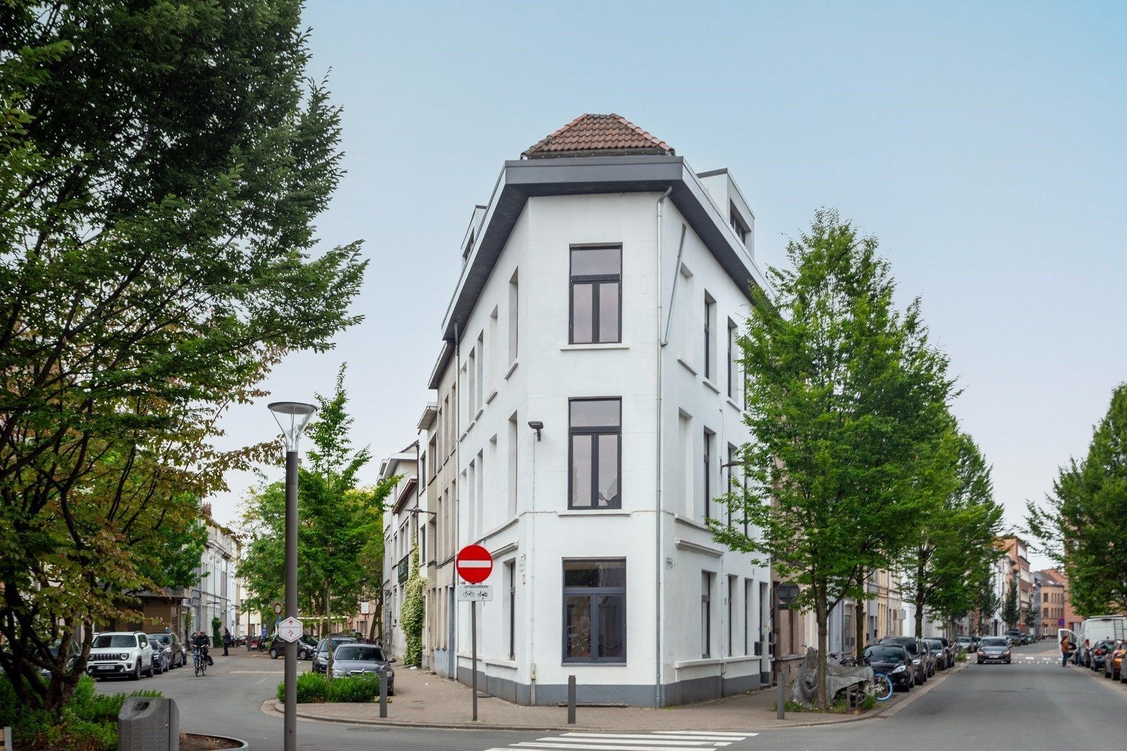 Instapklaar appartement op een zuchtje van Park Spoor Noord foto {{pictureIndex}}