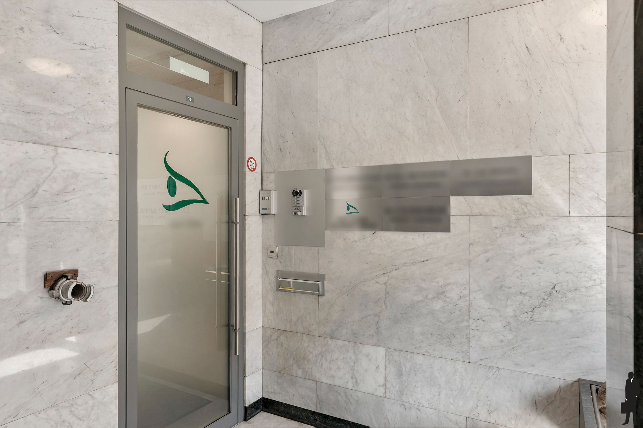 Goed onderhouden dokterspraktijk met 3 studio’s en 14 staanplaatsen foto 37