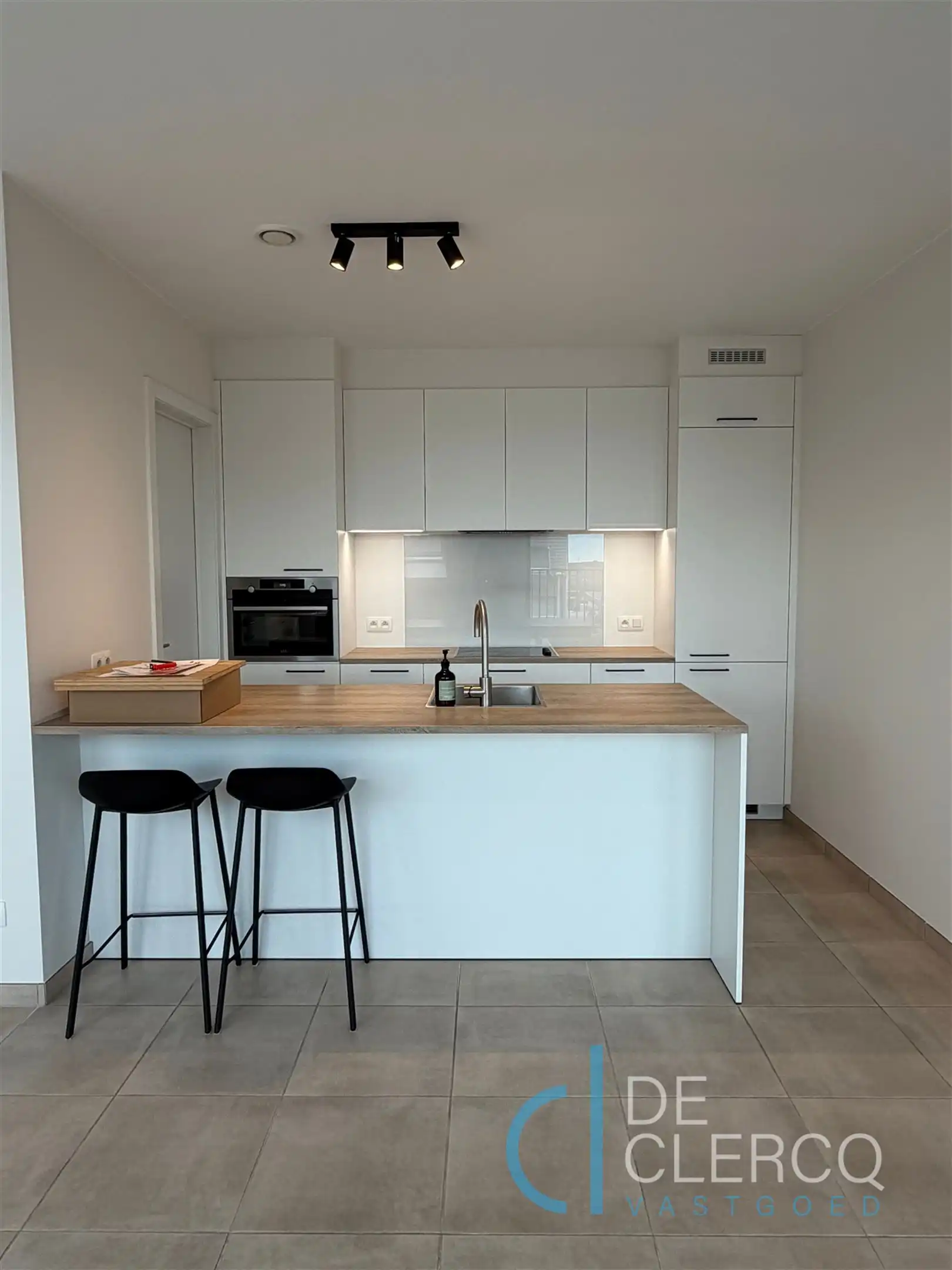 Tijdloos appartement TE HUUR in centrum Lochristi! foto 4