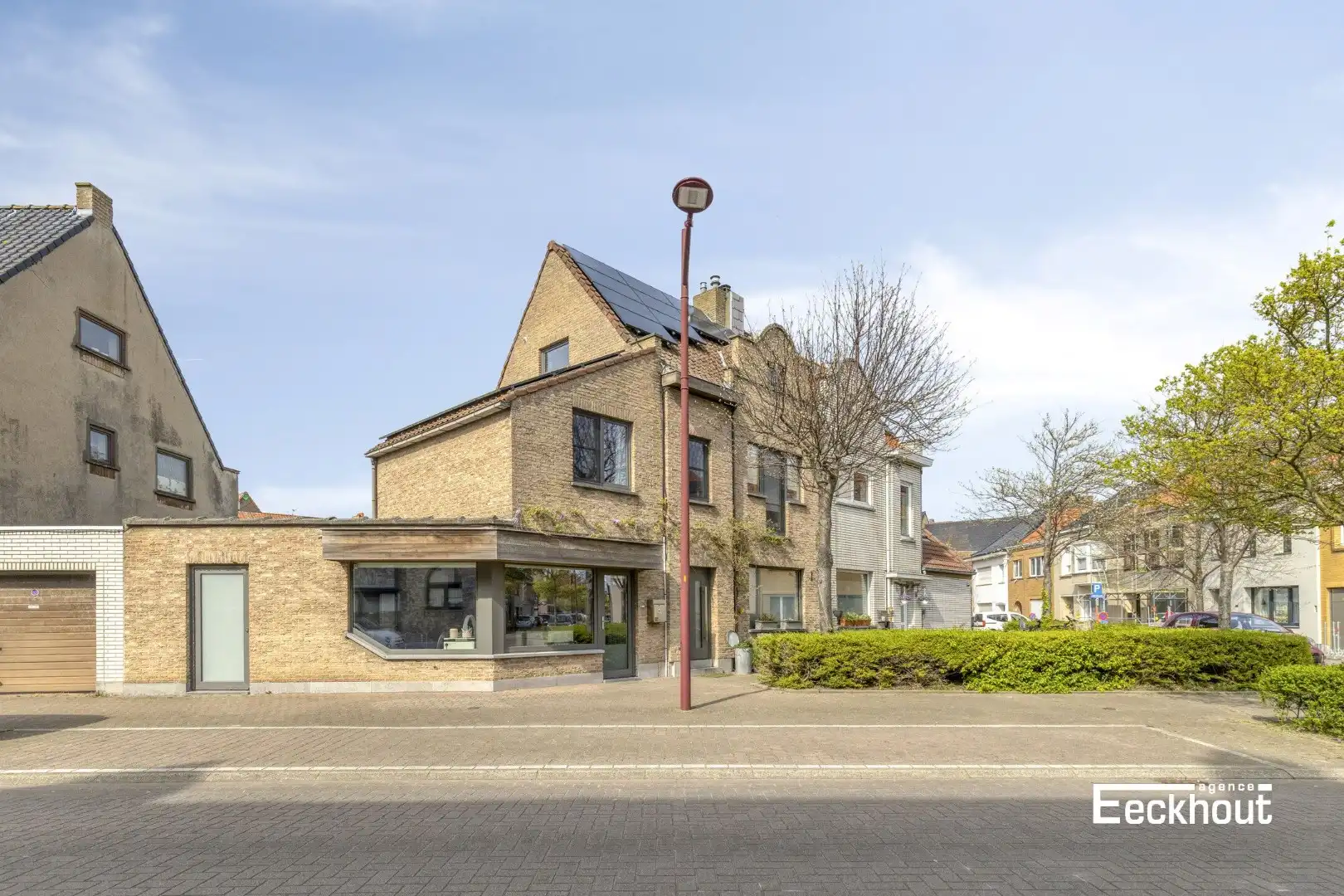 Instapklare woning met handelsruimte en met zonnige tuin! foto 3