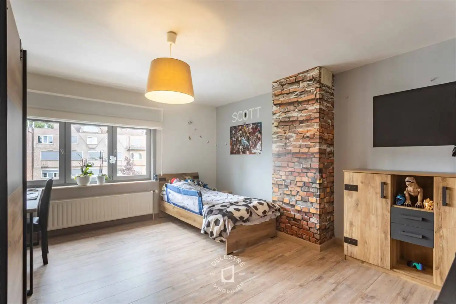 ** IN OPTIE **&nbsp;GERENOVEERDE WONING MET 6 SLPK. EN TUIN foto 23