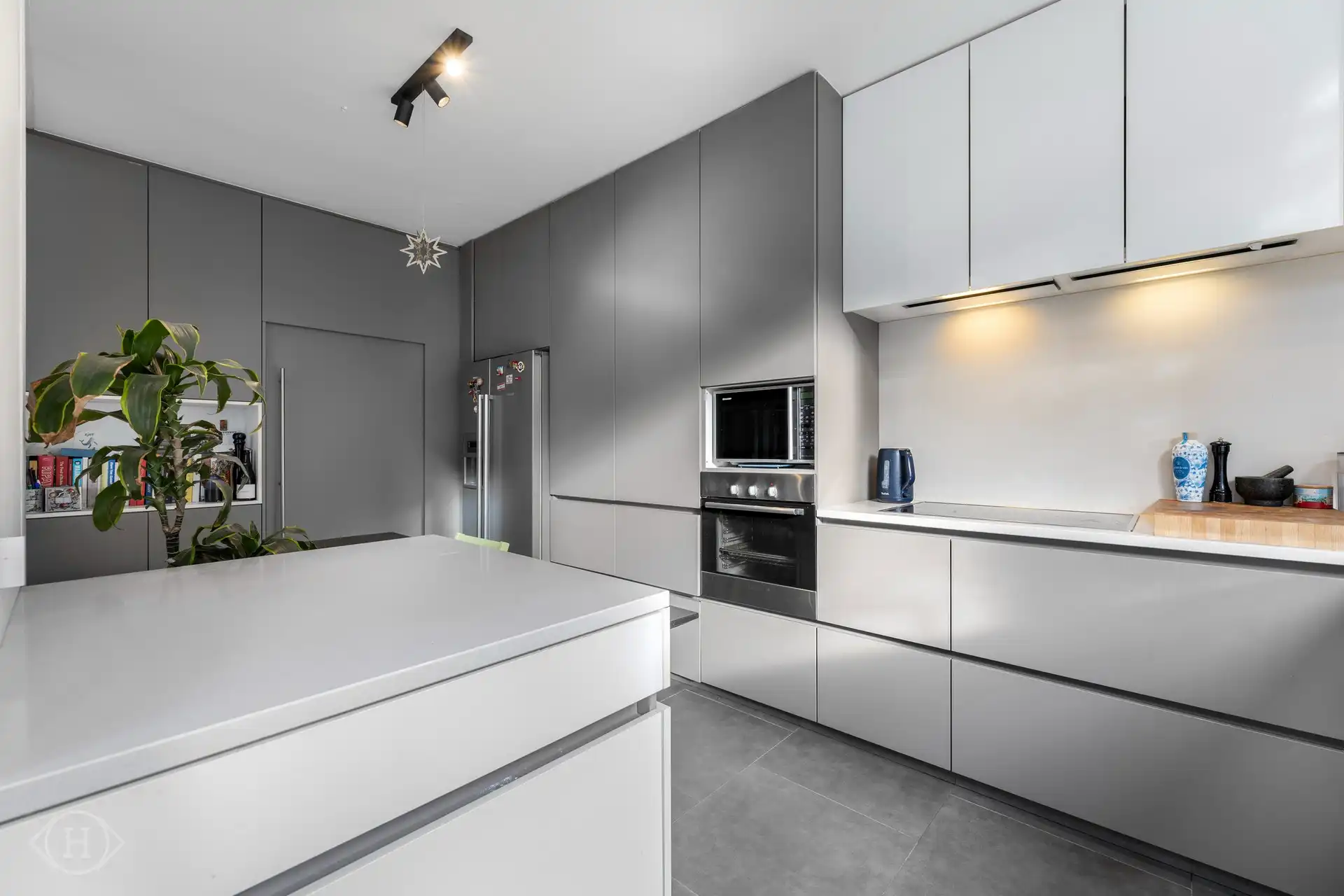 Charmant 1-slaapkamerappartement met tuin aan Ladeuzeplein foto 16