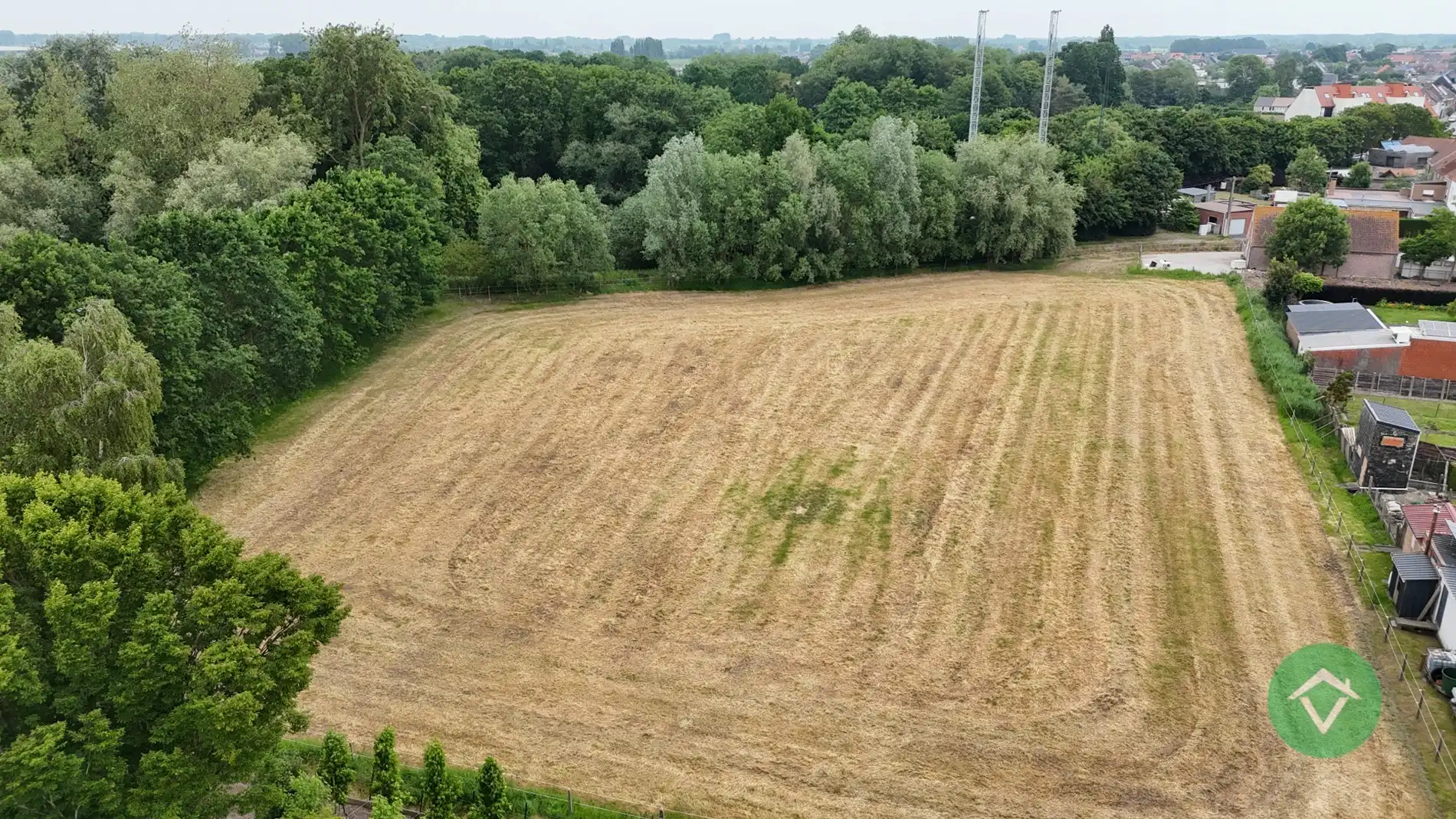 Alleenstaande woning met naastliggend stuk bouwgrond en weide te Eernegem foto 7