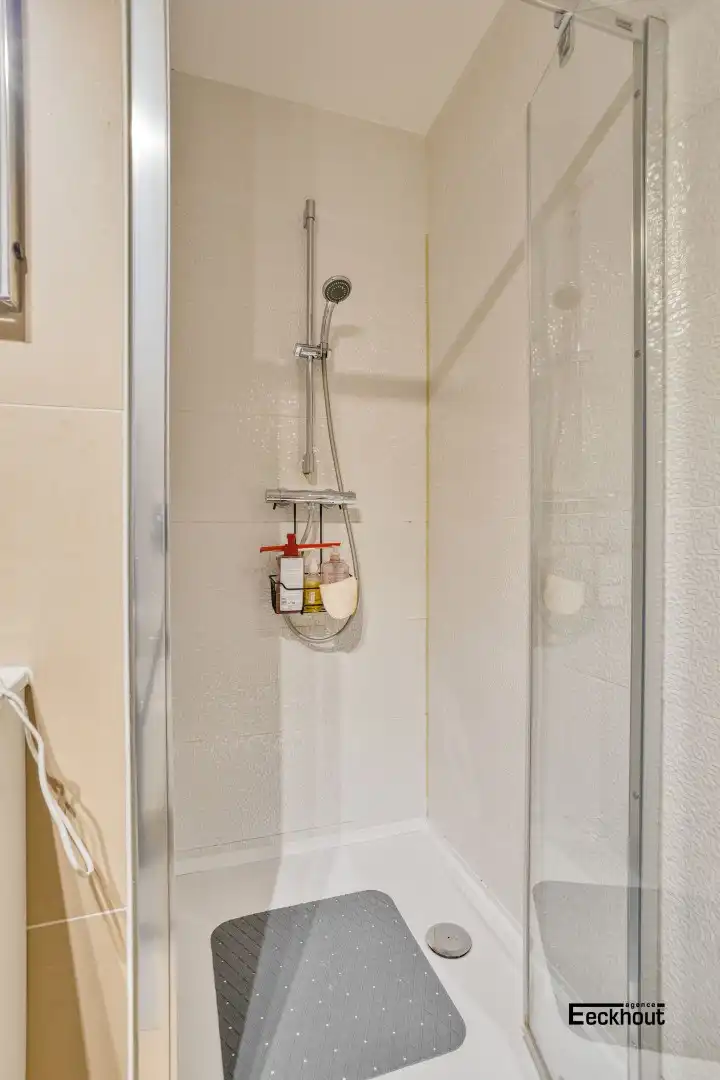 Recent en zonnig appartement met ruim terras en open zicht.  foto 12