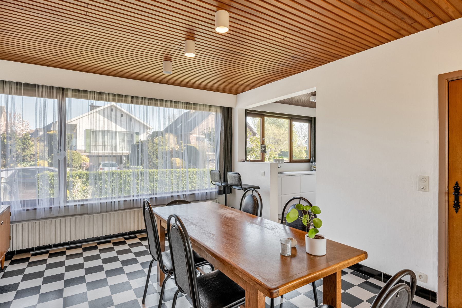 Charmante op te frissen gezinswoning met tuin en 4 SLPK foto 10