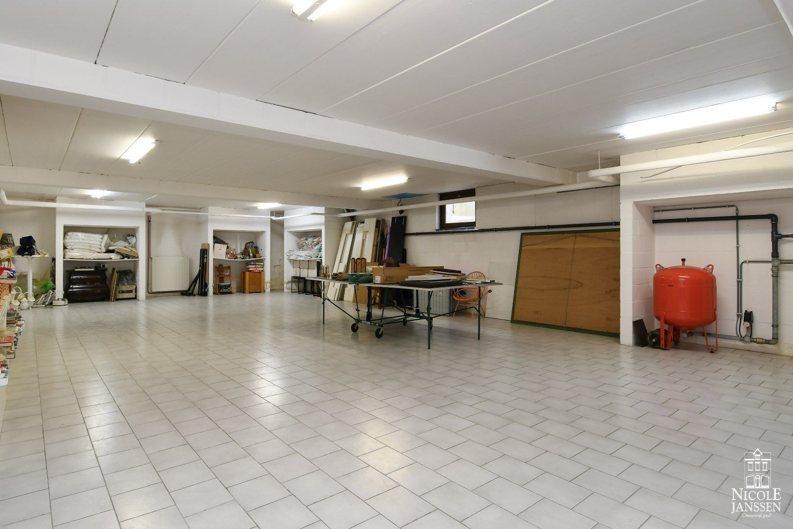 Exclusieve villa met binnenzwembad gelegen op een residentiële locatie foto 37