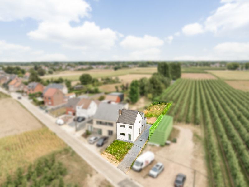 Totaal gerenoveerde woning, gelegen op 7are in een zeer rustige straat foto 2