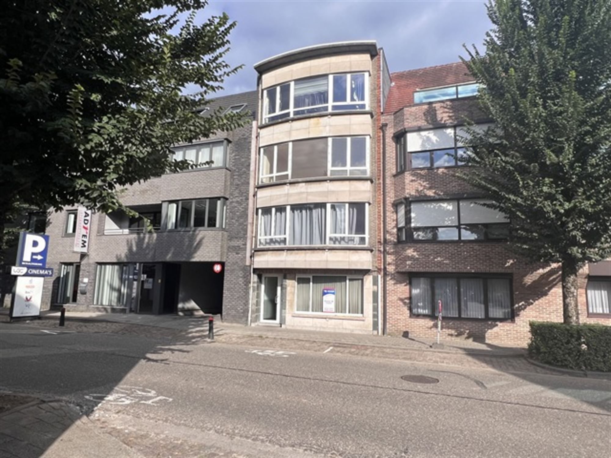 Opbrengsteigendom met 4 appartementen en tuin foto {{pictureIndex}}
