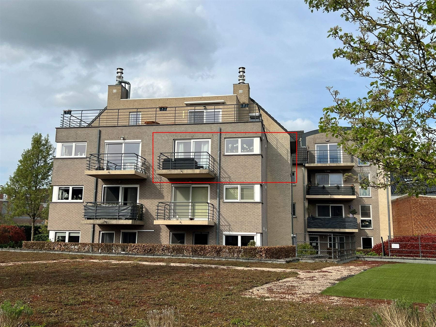 Comfortabel appartement met 2 slaapkamers en mooi terras foto {{pictureIndex}}