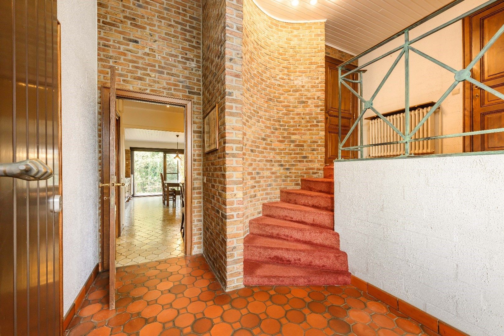 VERRASSEND RUIME ALLEENSTAANDE WONING OP 1.298 m² foto 9