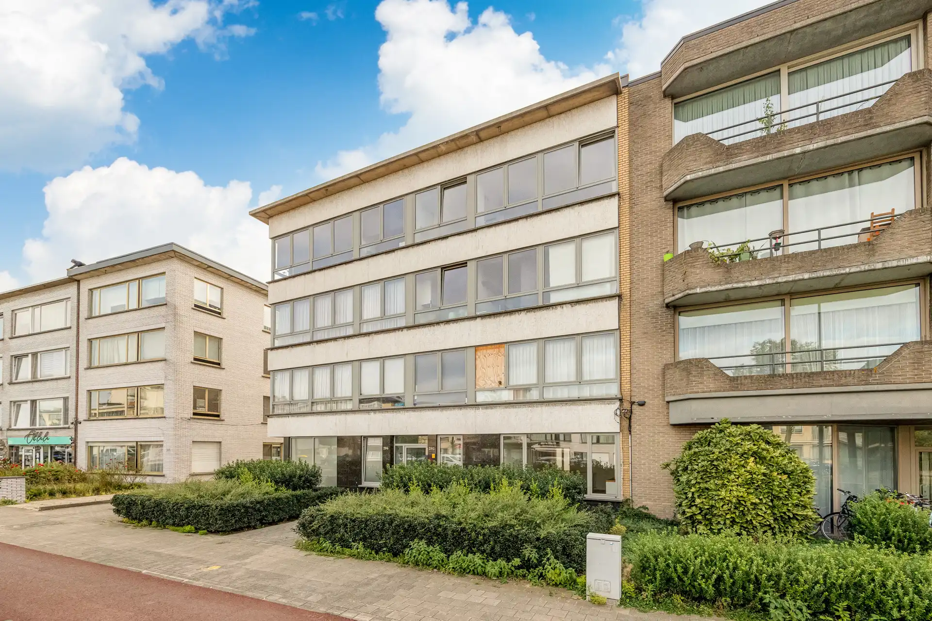 Instapklaars gelijkvloersapp met 2 slaapkamers + garagebox foto 15