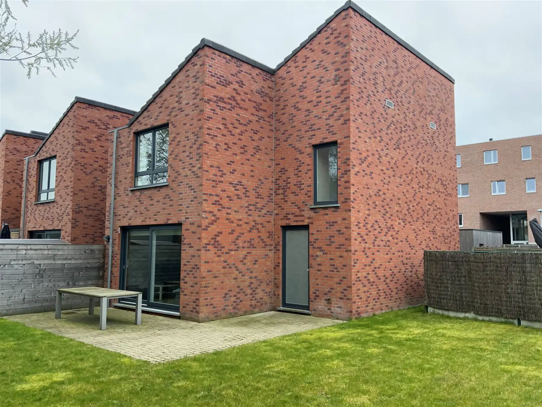 Recente instapklare woning met tuin foto {{pictureIndex}}