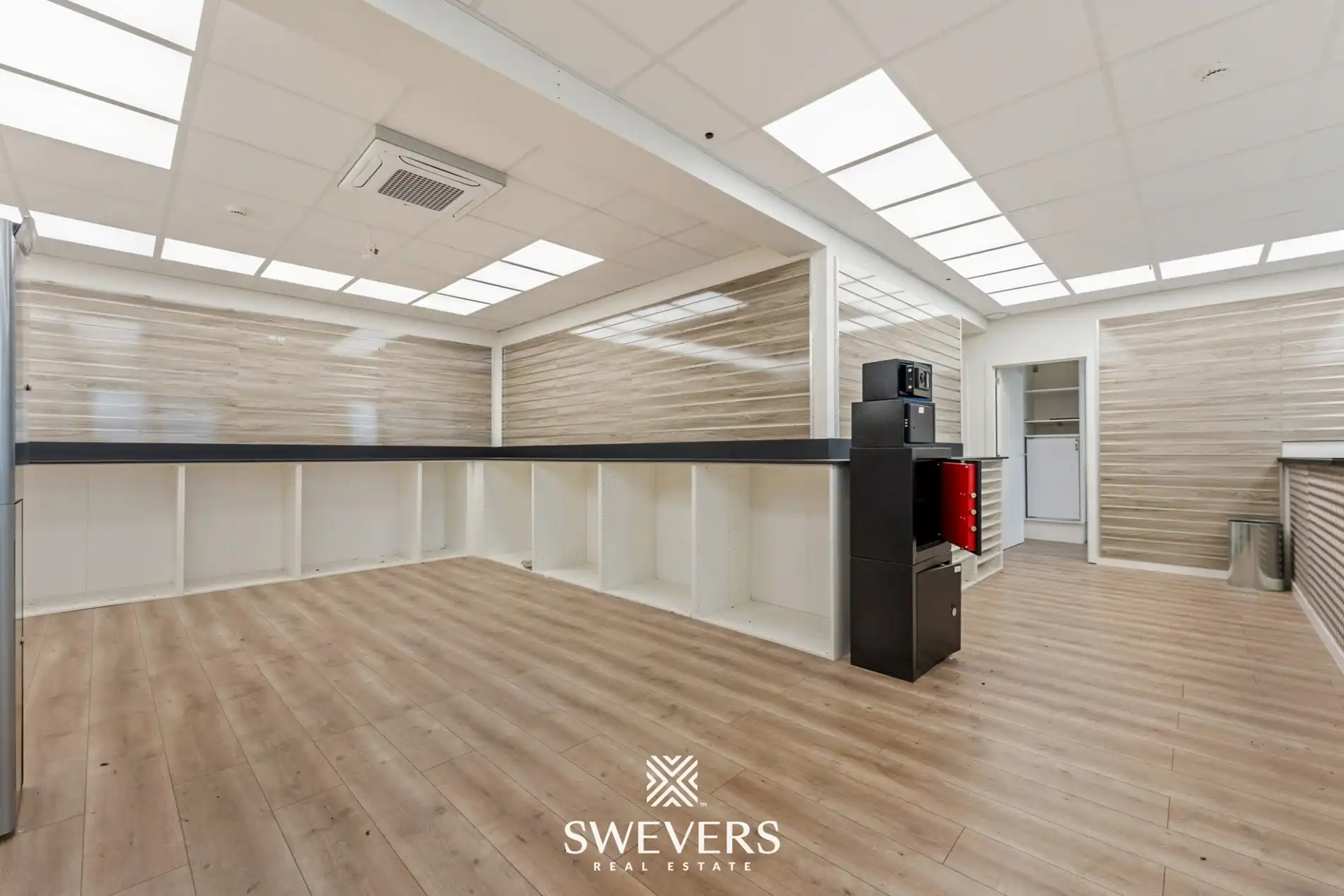 Uitzonderlijke mooi gelegen en ruime (391m²) handelsruimte in het volle centrum van Leopoldsburg foto 20