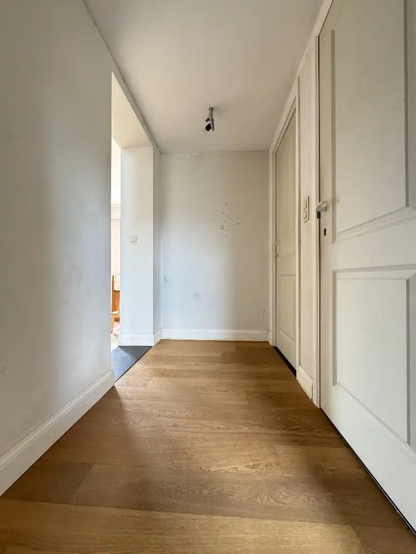een ruim woonhuis op en met grond foto 17