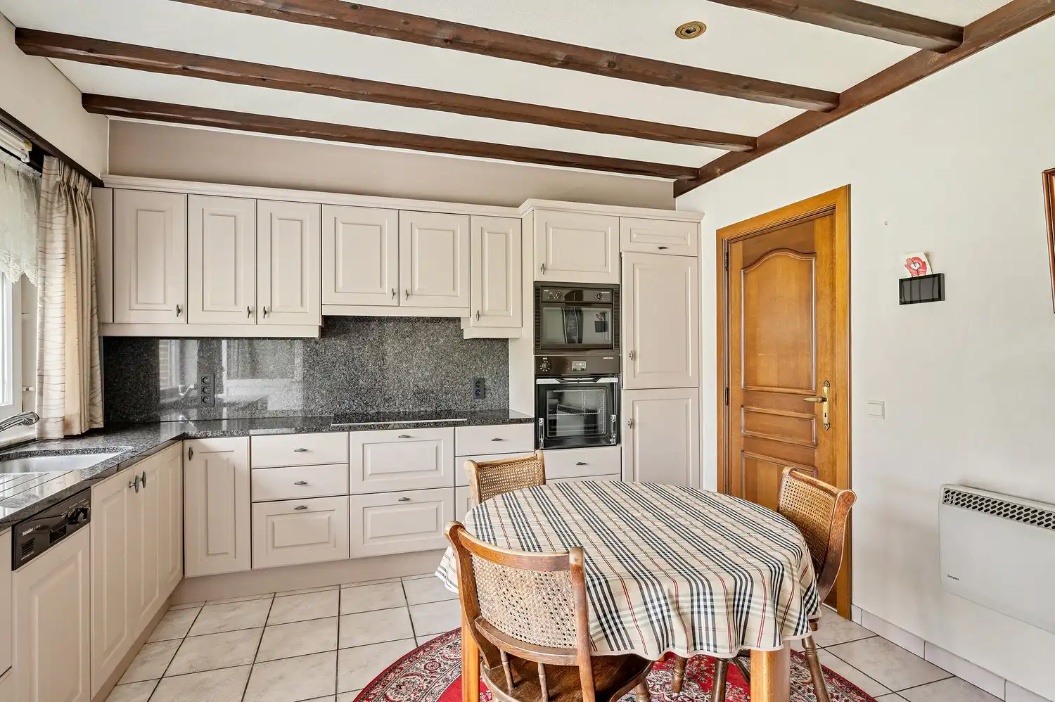 Laagbouwwoning op prachtig perceel van 2196m² foto 17