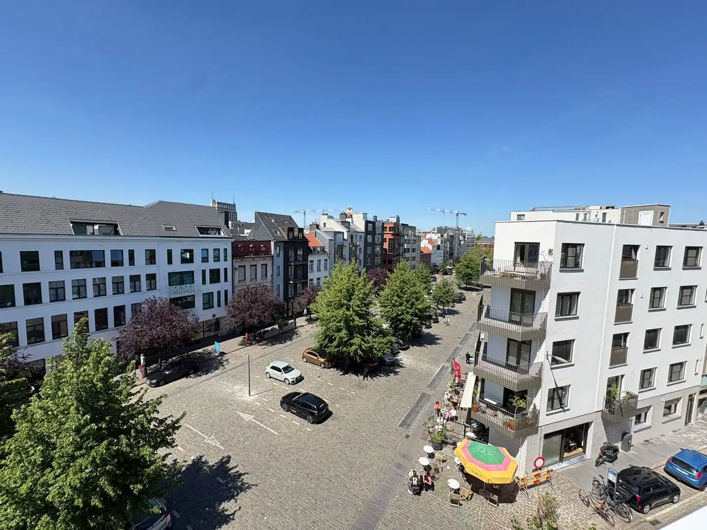 RUIME STUDIO OP VIERDE VERDIEPING MET RUIM TERRAS foto 6