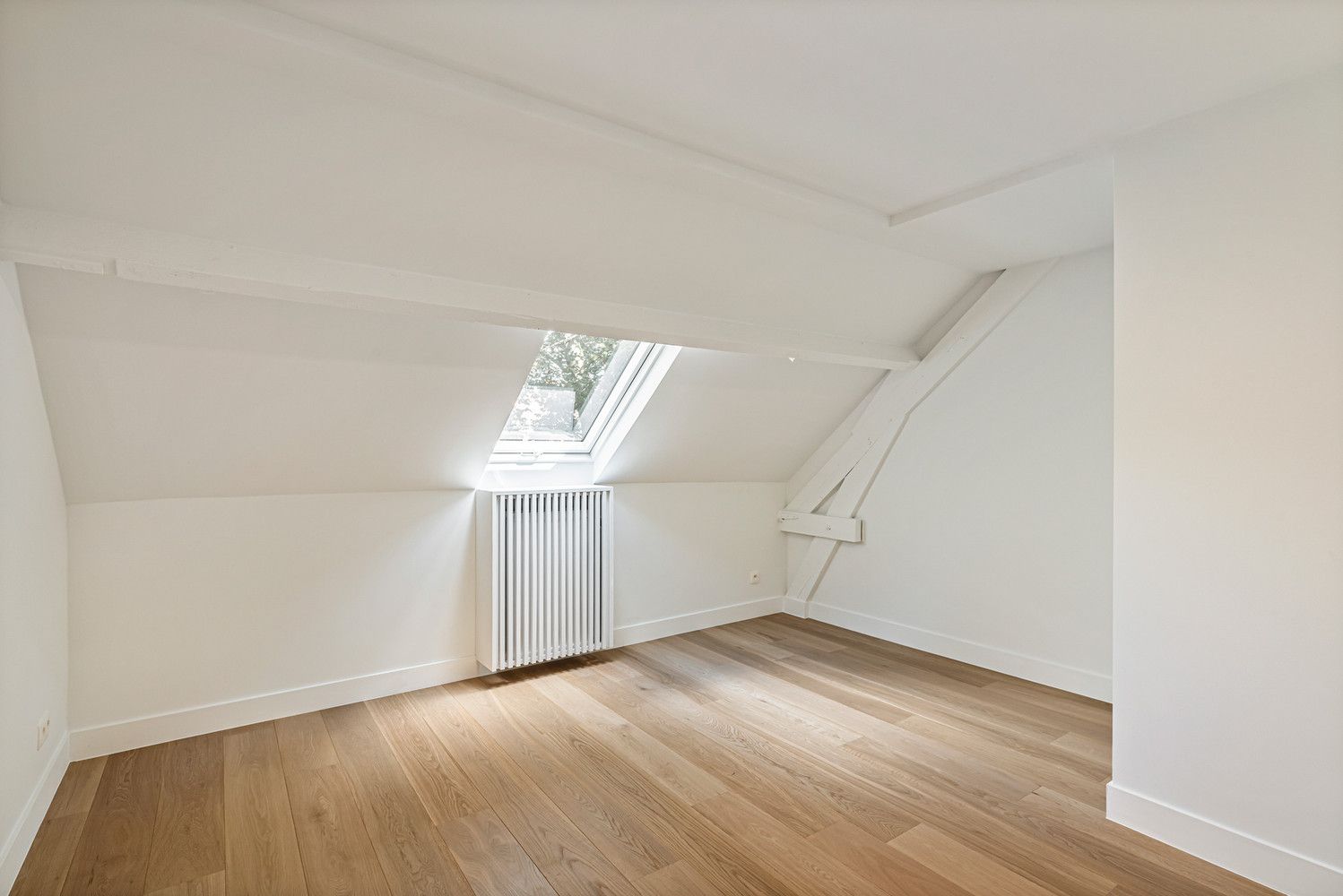 Gerenoveerde hoeve op 1313 m² met inrijlaan. foto 36