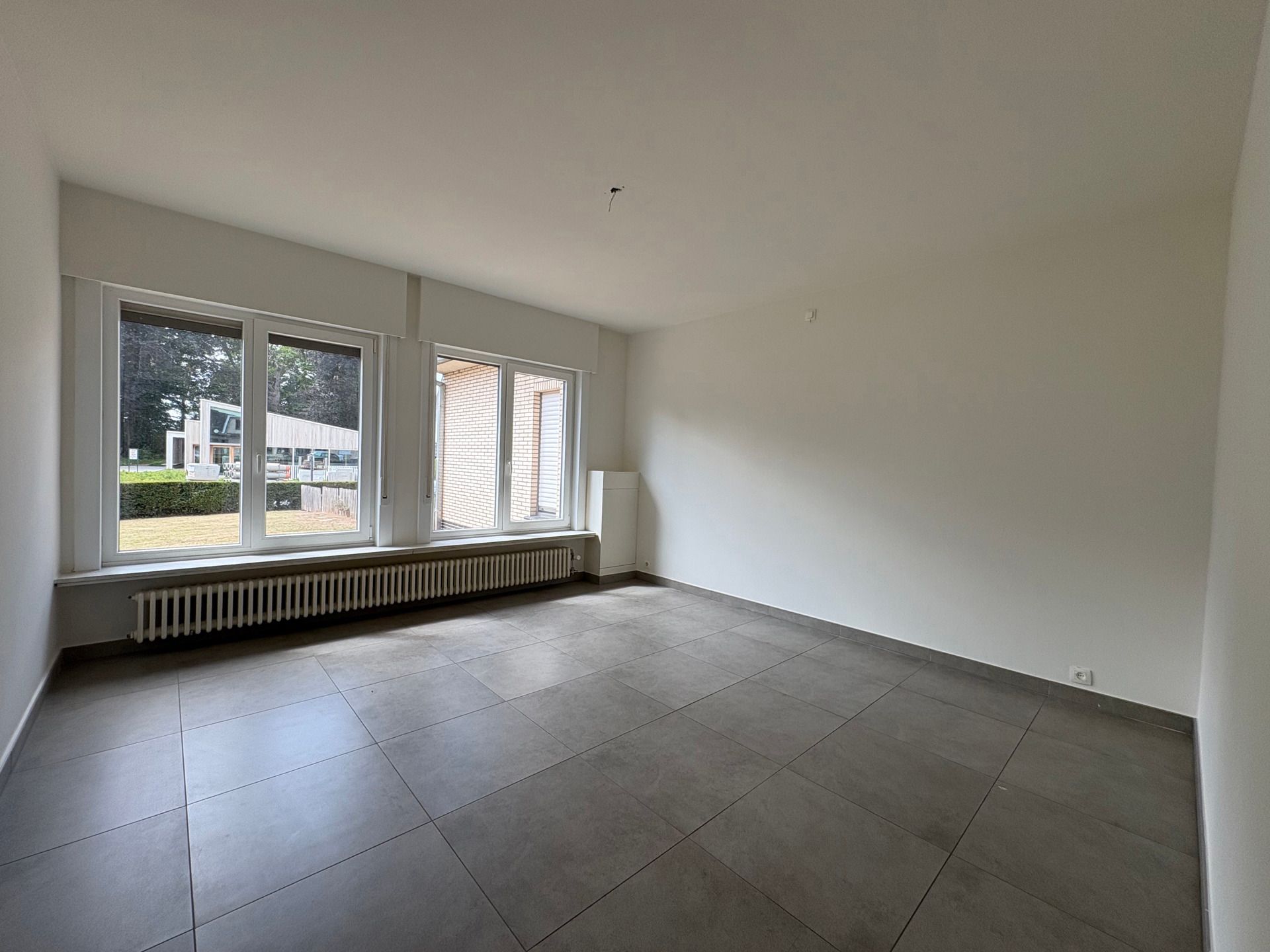 Ruime gerenoveerde woning met 5 slpks in centrum Ouwegem foto 10