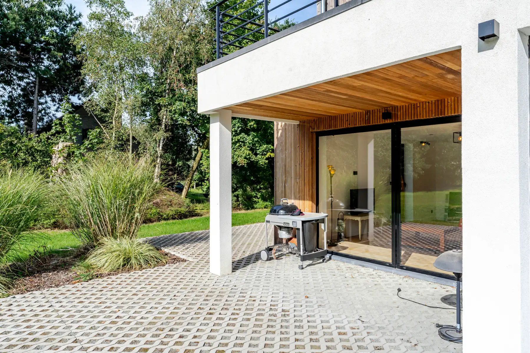 Gerenoveerde villa in een groene omgeving nabij alle invalswegen foto 12