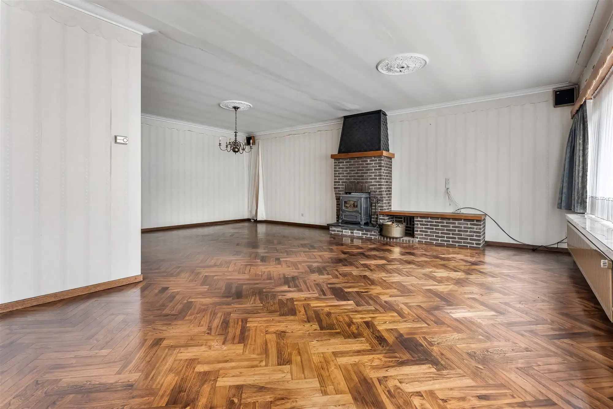 CENTRAAL GELEGEN, RUIM HANDELSPAND MET WOONST (415M²) TE BALEN foto 9