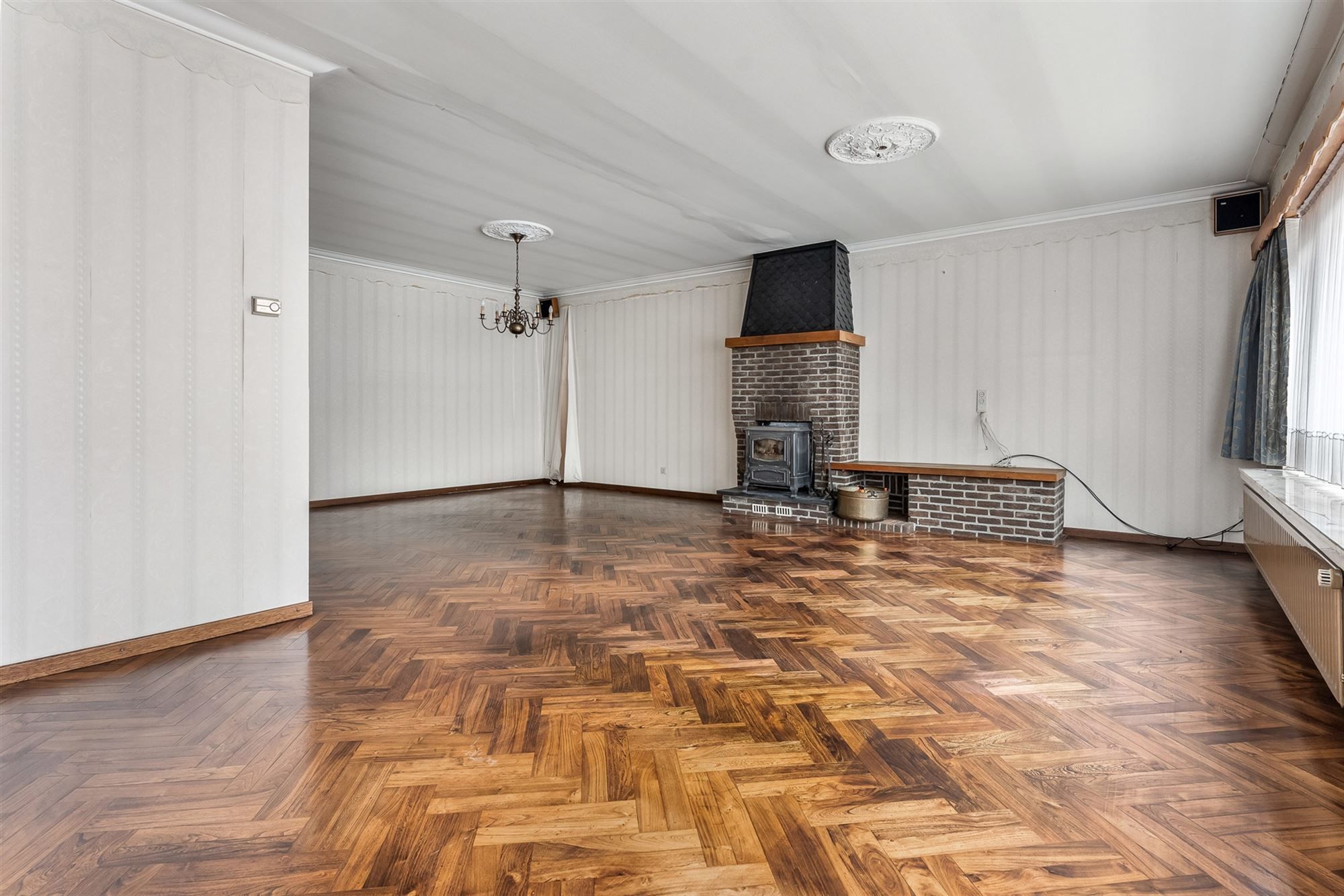 CENTRAAL GELEGEN, RUIM HANDELSPAND MET WOONST (415M²) TE BALEN foto 9