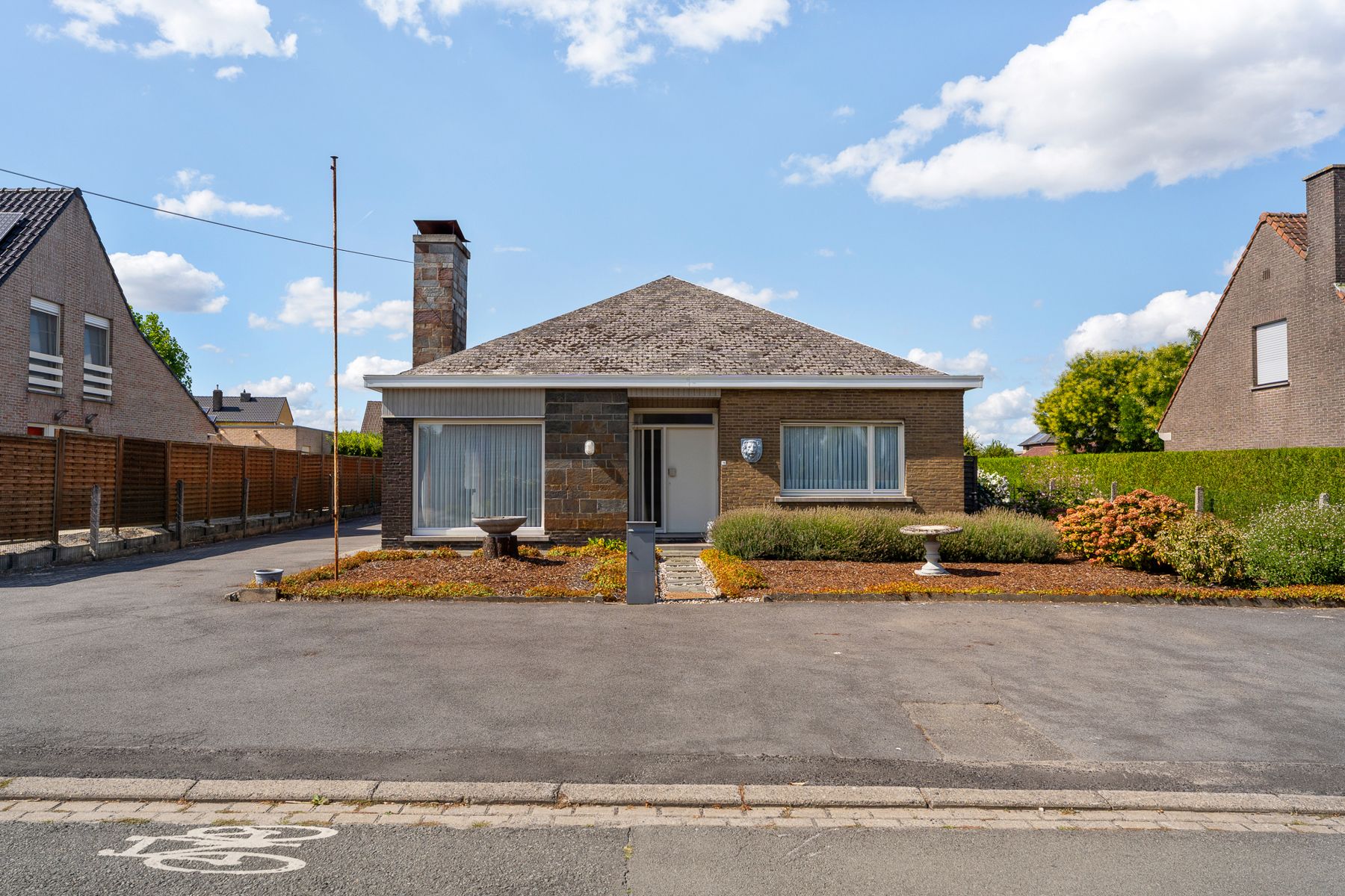 Hoofdfoto van de publicatie: Woning met magazijn/atelier van 412 m² in Ingooigem