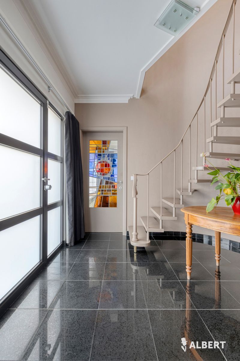 Instapklare woning met 4 slaapkamers en zuigerichte tuin foto 3