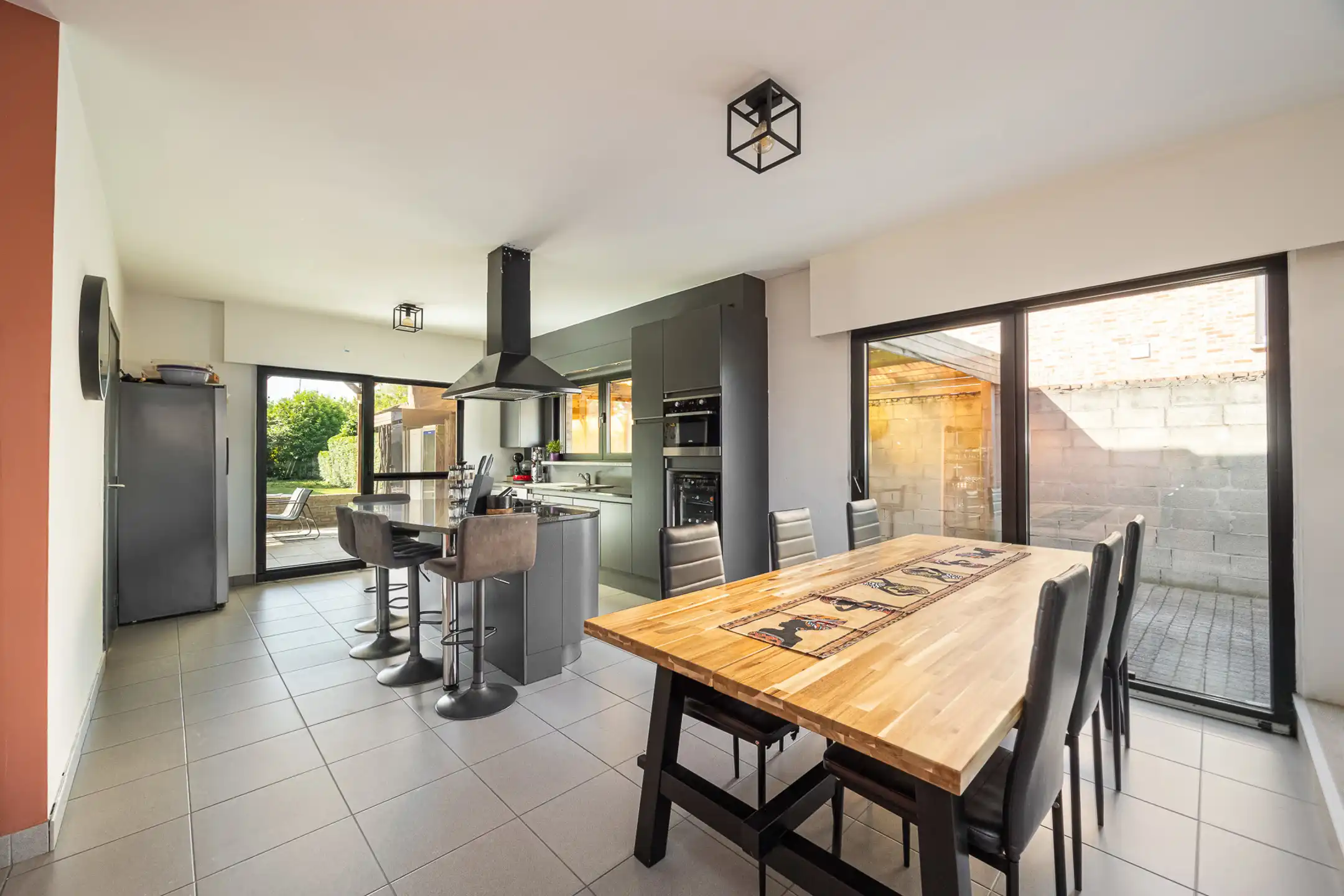 Instapklare woning met 4 slpk en ruim bijgebouw te Mol foto 3