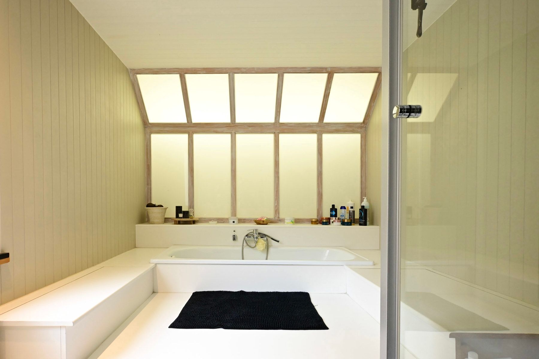 Ruim gerenoveerd herenhuis in Oostende. foto 9