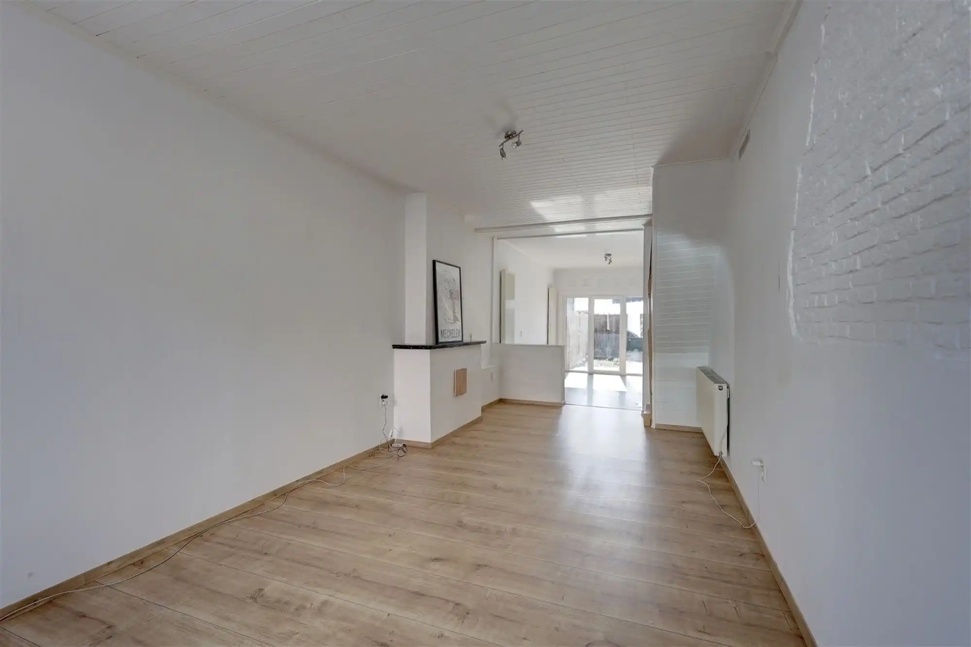 Moderne gezinswoning met twee slaapkamers en tuin foto {{pictureIndex}}