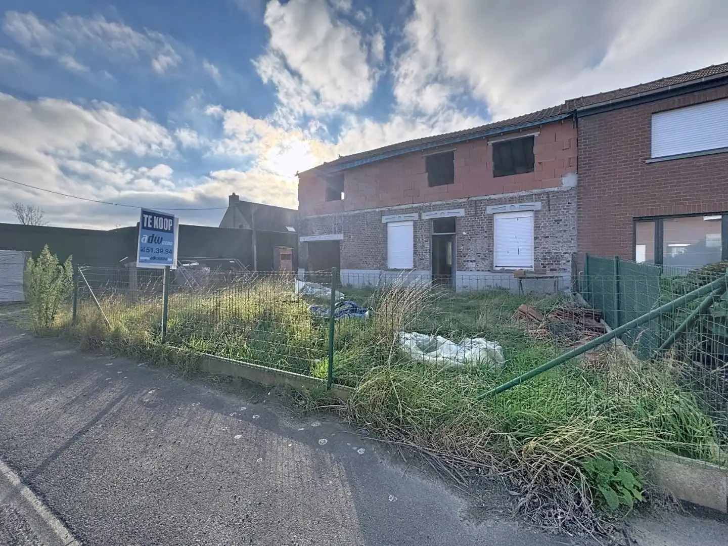 Volledig te renoveren of af te breken woning foto 2