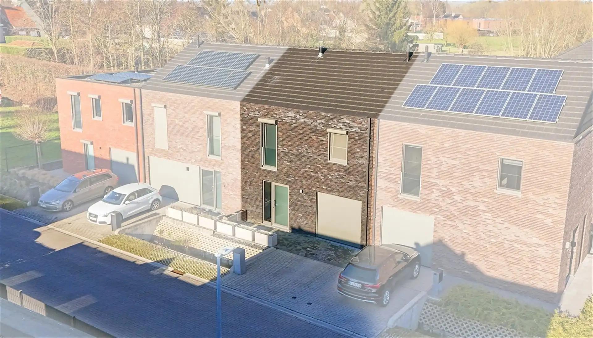 Gesloten bebouwing met 3 slaapkamers te Dendermonde foto {{pictureIndex}}