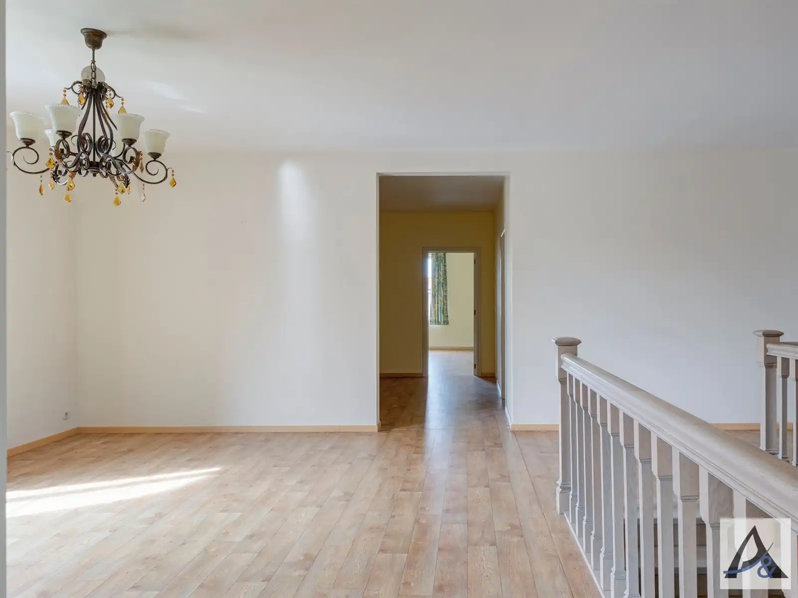 Exclusieve villa met ruime loods in hartje Munsterbilzen foto 43