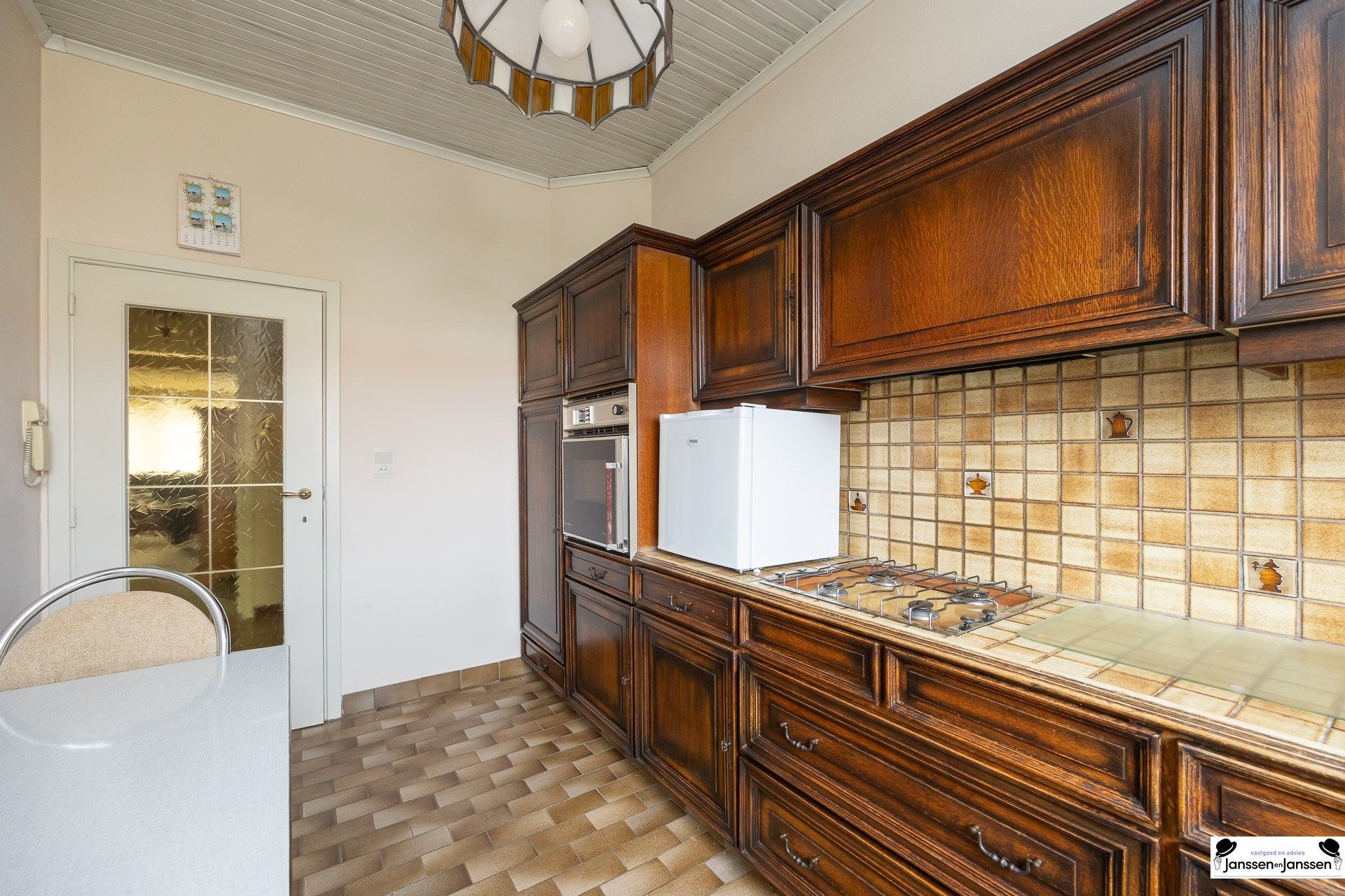 Ruime woning met 4 slaapkamers in een gezellige wijk in Merksem! foto 4