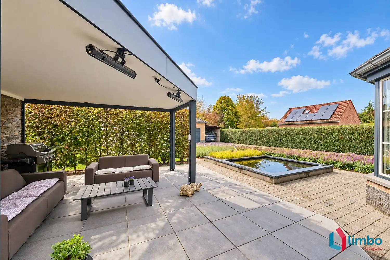 Prachtige instapklare villa met heerlijke leefruimtes voorzien van alle comfort, 4 slaapkamers, 3 badkamers, een perfect aangelegde tuin in alle privacy foto 20