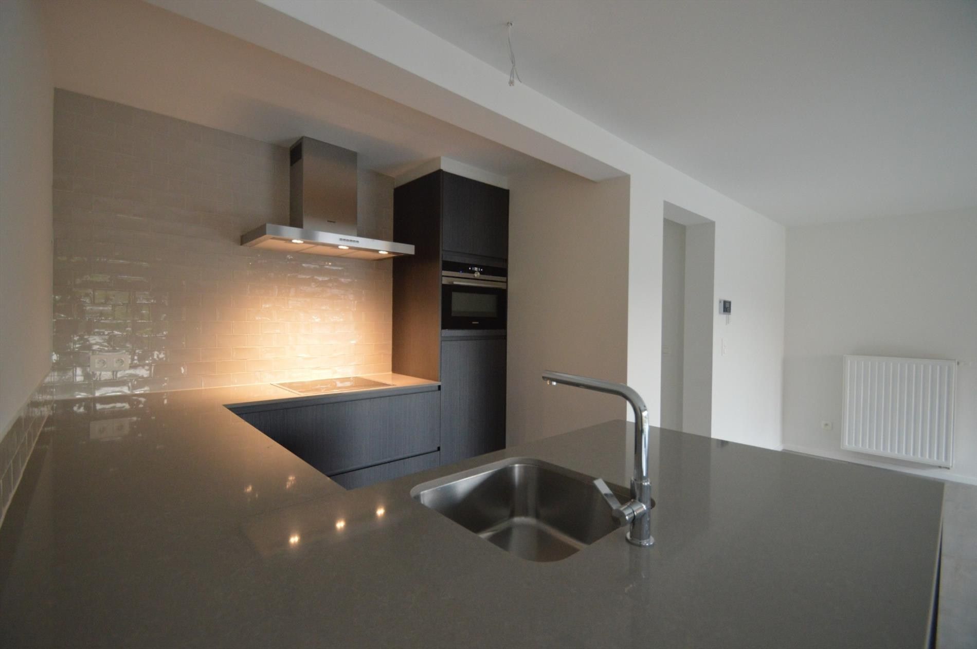  Stijlvol luxueus ingericht appartement met 2 slaapkamers en terras in hartje Hoeselt foto 9