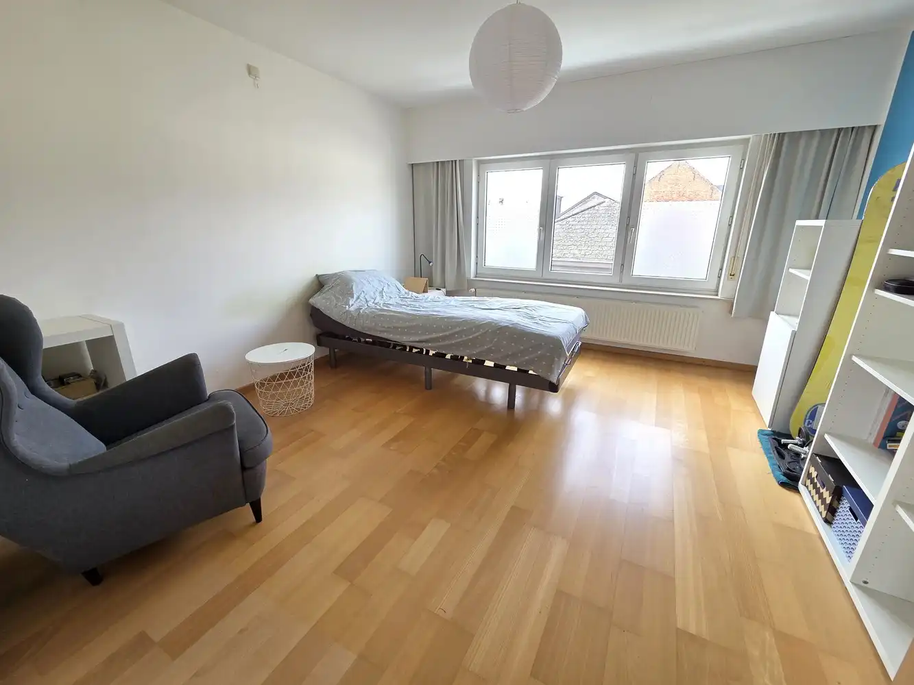 Ruime woning met 3 ruime slaapkamers en bureau, grote zolder en achterliggend weiland foto 10