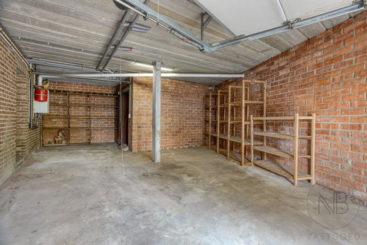Te renoveren appartemtent met garage te koop! foto 28