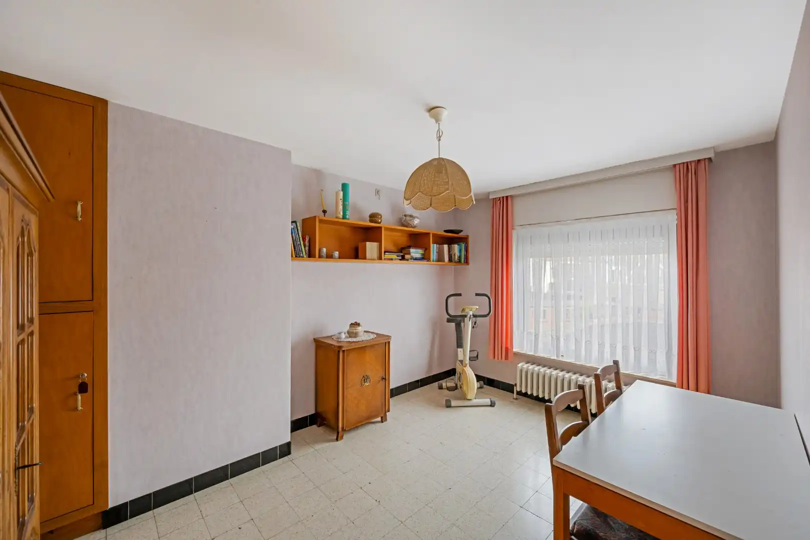 Ruime halfopen woning met 4 slaapkamers, zonnige tuin en garage met oprit in Dadizele foto 11