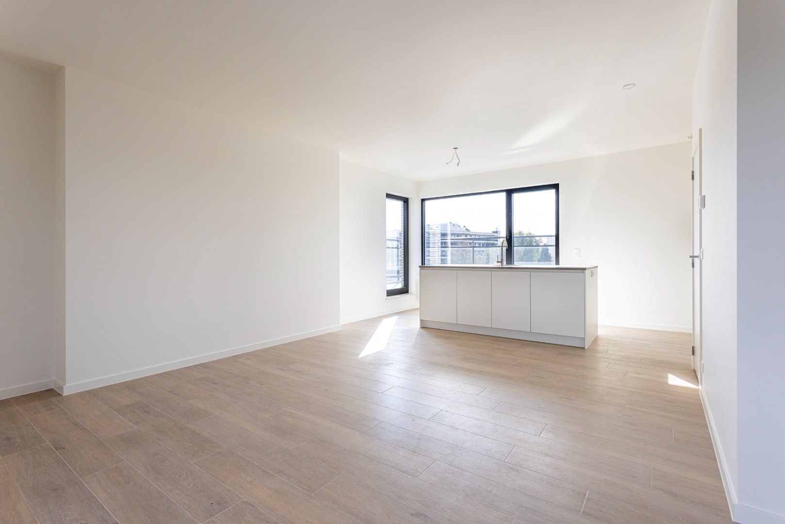 Penthouse (vernieuwbouw) gelegen op de 5de verdieping nabij Roma! foto 3