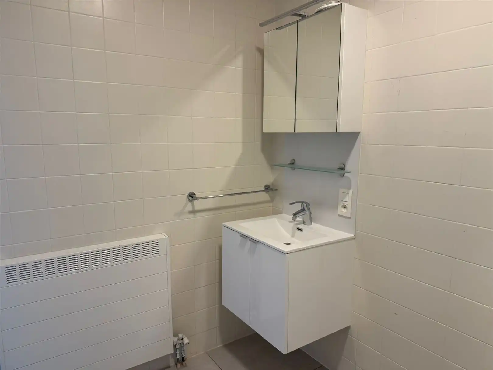TE HUUR: Vernieuwd appartement met 2 slaapkamers te Beringen! foto 12