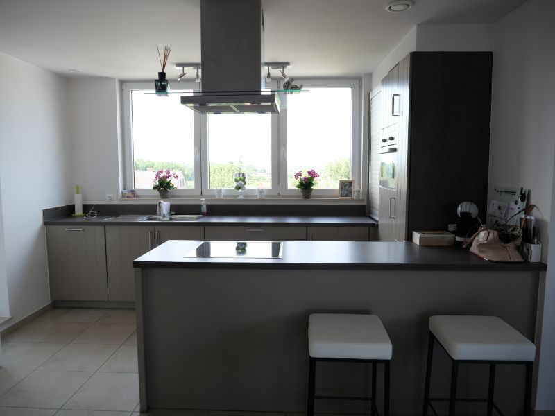 Dakappartement met 2 slaapkamers, groot terras en garage te huur in Tiegem foto 3