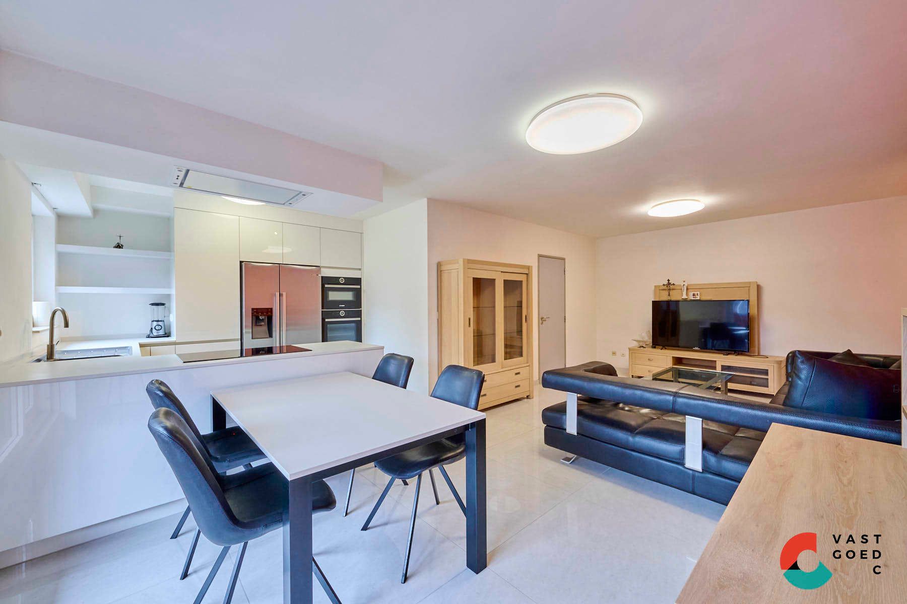 Luxueus gerenoveerd appartement met terras foto 4