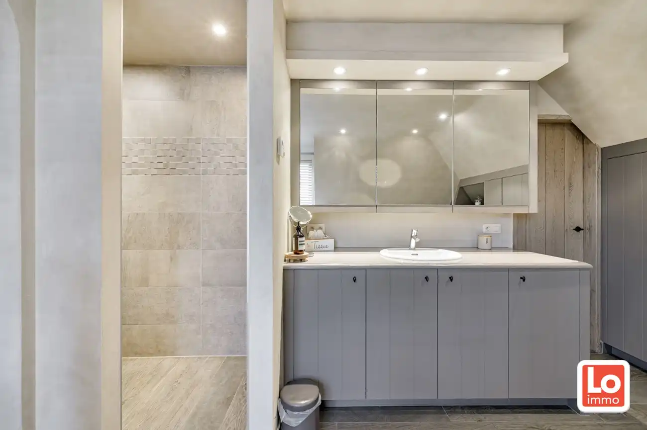 VERKOCHT! Ruime, charmante en degelijke alleenstaande villa met inpandige garage op een rustige en makkelijk bereikbare locatie tussen Lochristi en Gent. foto 22