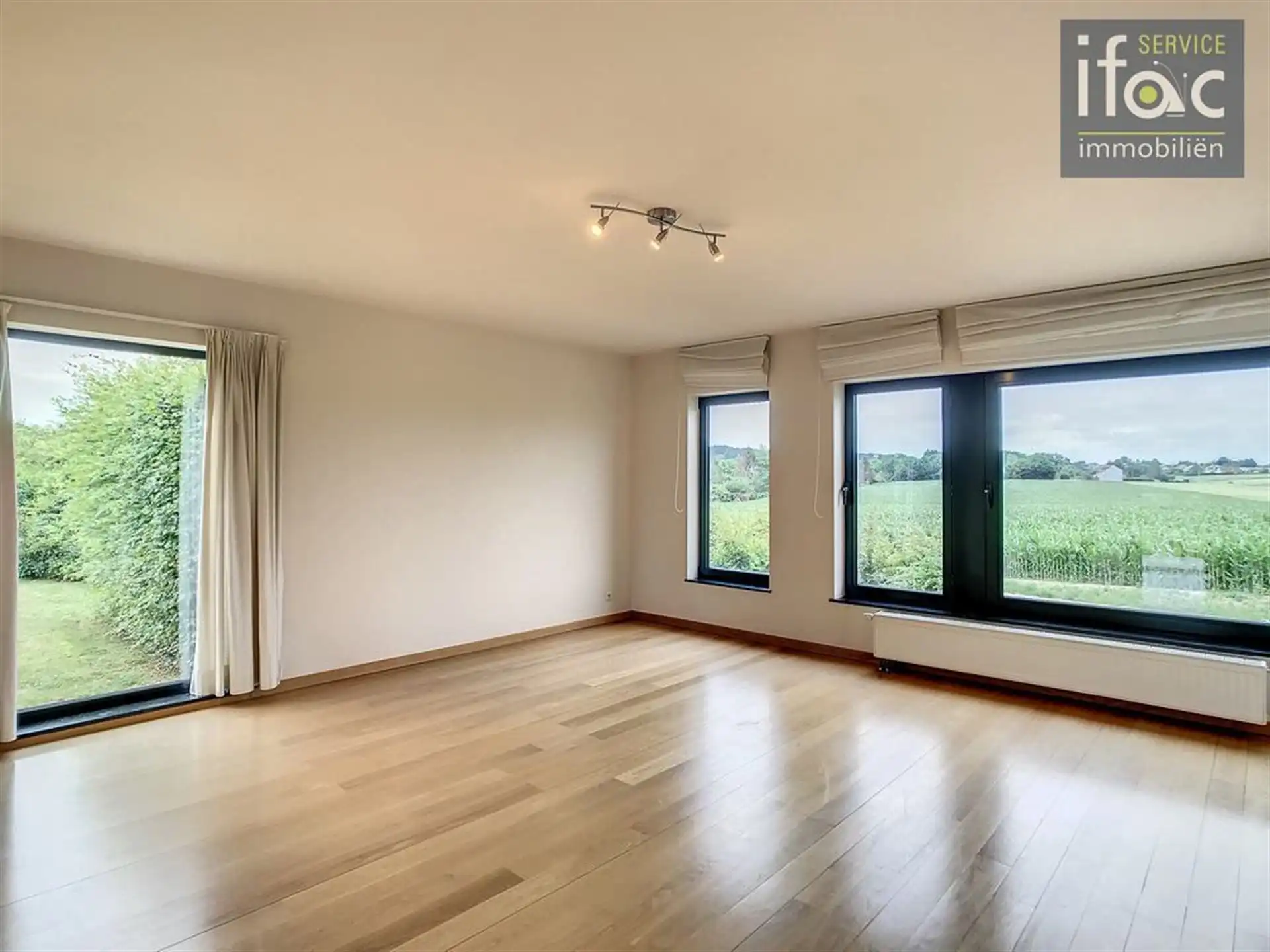 Prachtige 3-gevel villa met unieke panoramische vergezichten foto 4