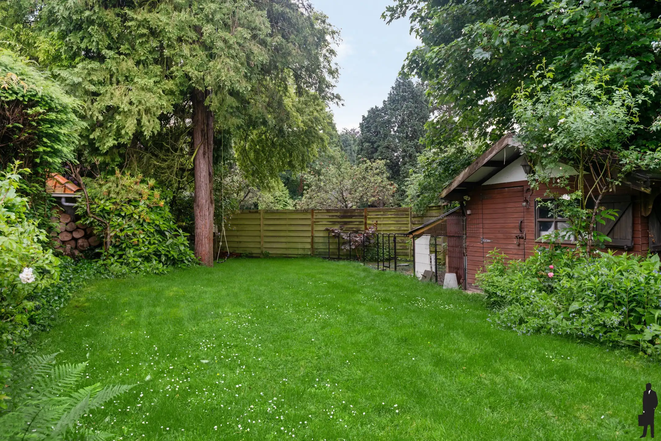 Zeer ruime woning (ca.250m²) met 6 slaapkamers & 2 badkamers foto 11